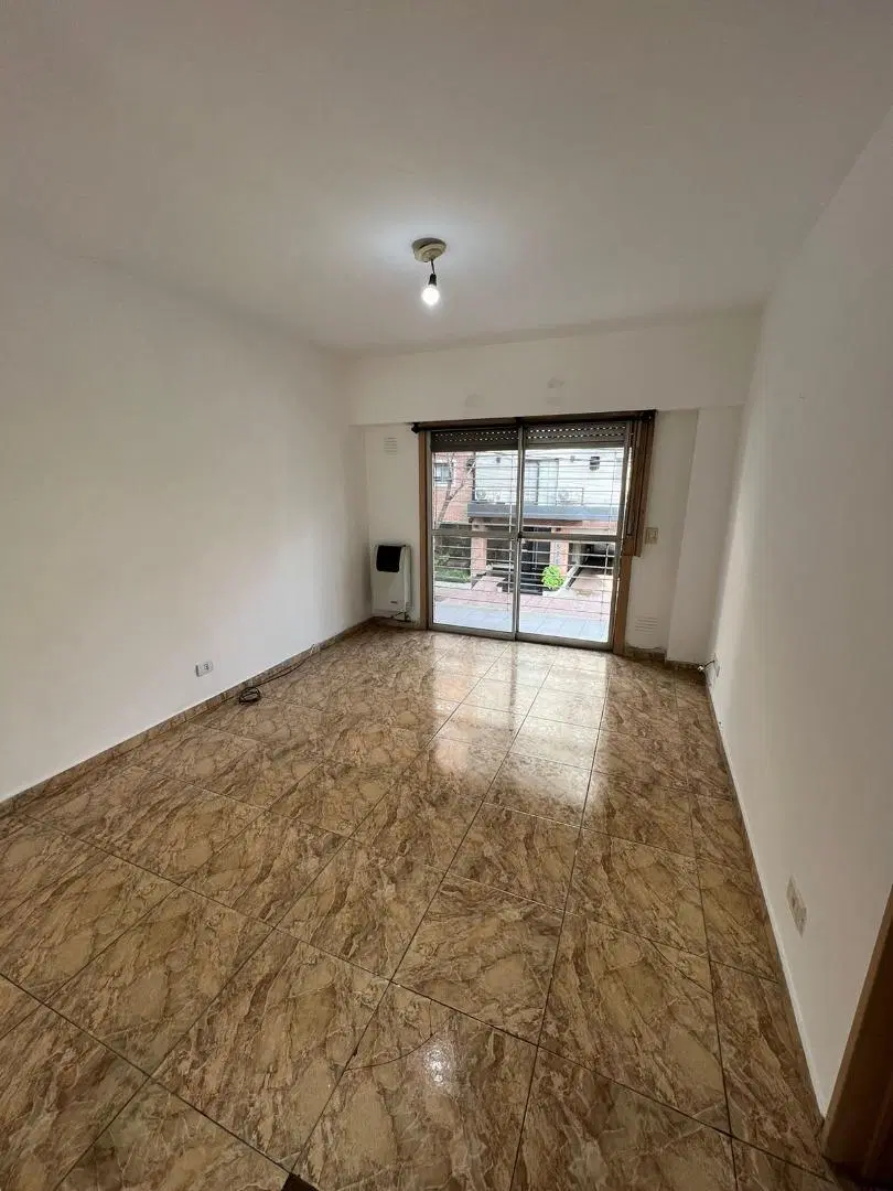 DEPARTAMENTO 2 AMBIENTES CON COCHERA 1