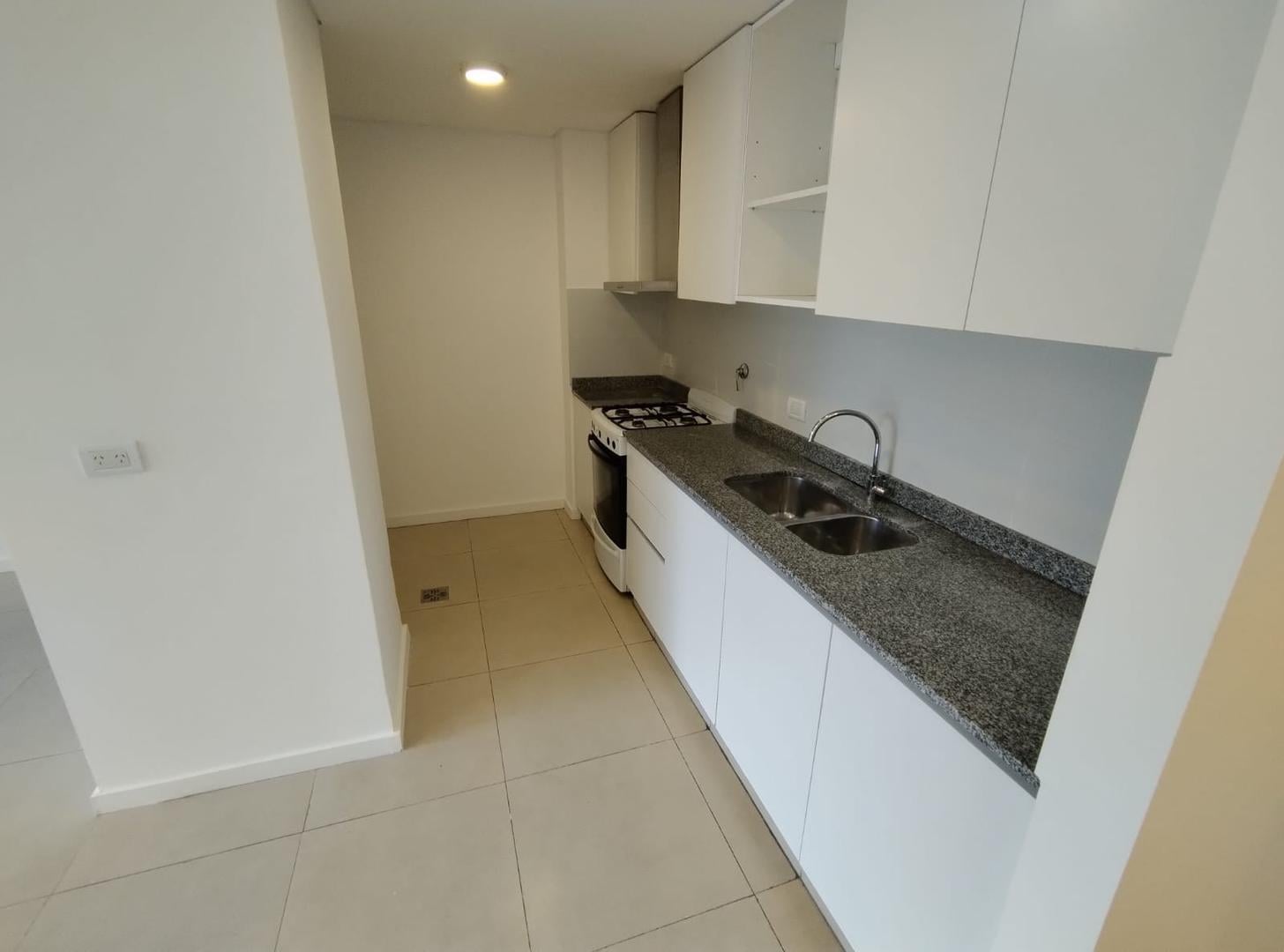 Foto de DEPARTAMENTO DOS AMBIENTES CON COCHERA Y BAULERA, imagen 3