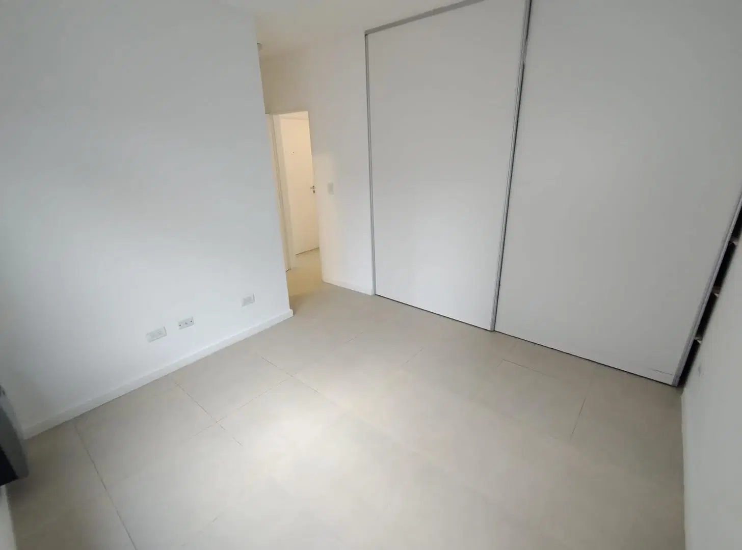 DEPARTAMENTO DOS AMBIENTES CON COCHERA Y BAULERA 8