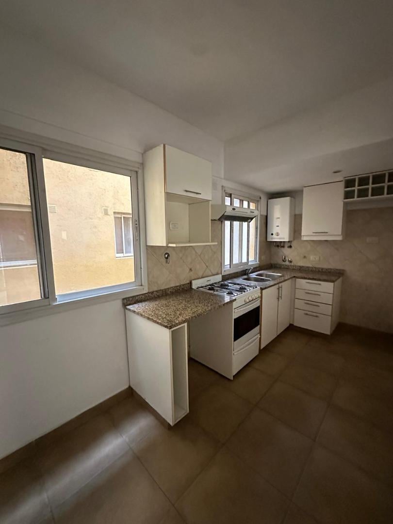 Foto de DEPARTAMENTO 2 AMBIENTES CON COCHERA, imagen 3