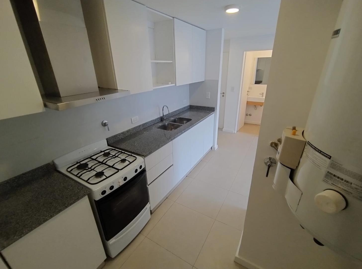 Foto de DEPARTAMENTO DOS AMBIENTES CON COCHERA Y BAULERA, imagen 2