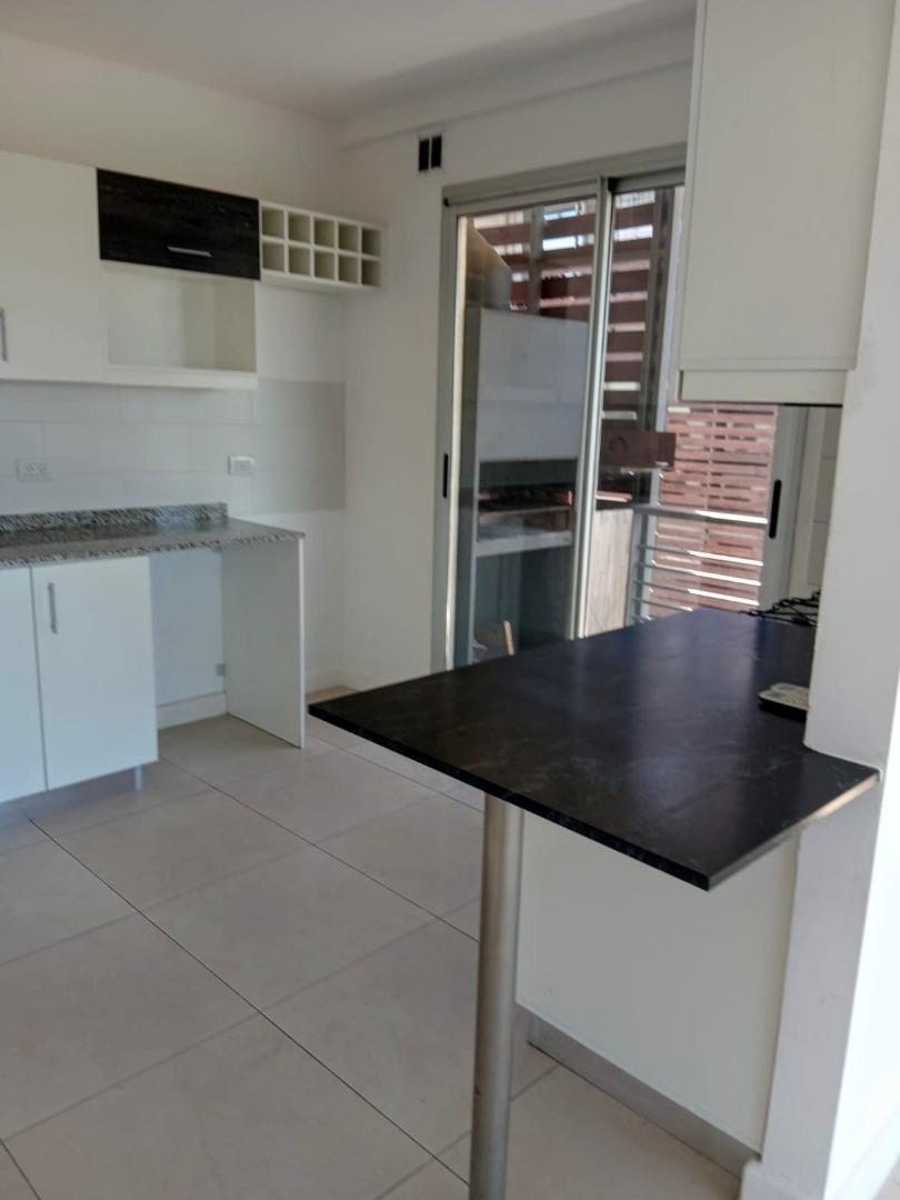 Foto de DEPARTAMENTO TRES AMBIENTES CON COCHERA DOBLE, imagen 1