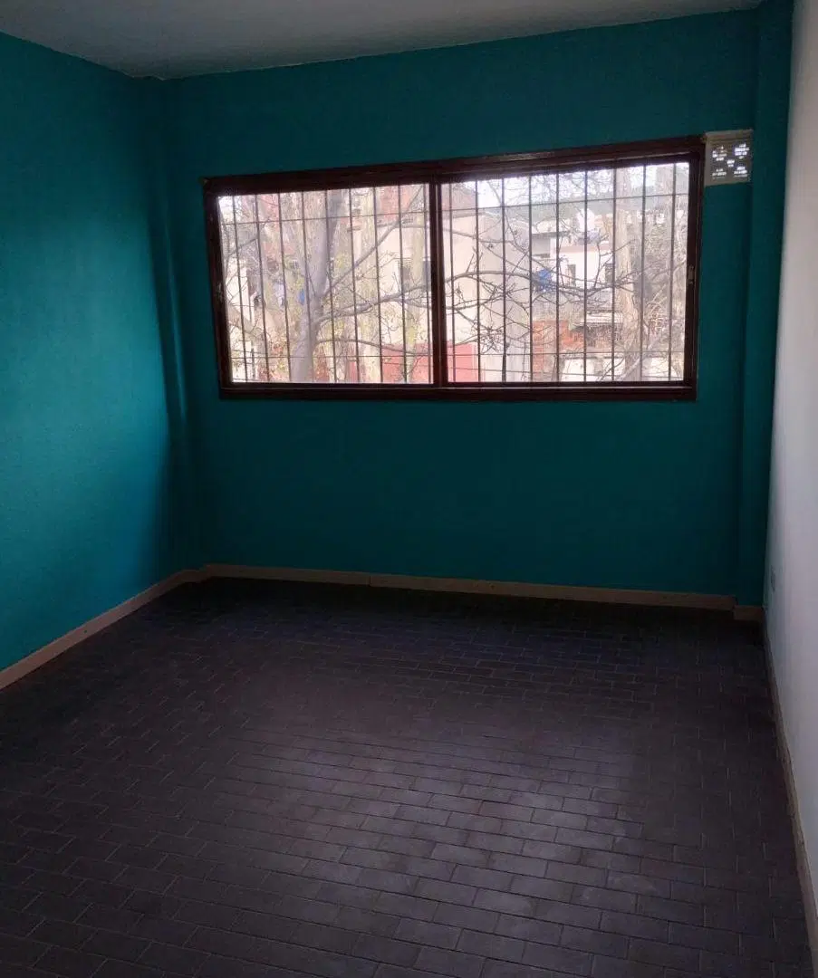 Departamento tipo PH de 34 m² a reciclar, al frente, terraza propia en Chacarita. 5