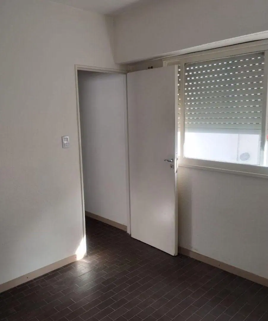 Departamento tipo PH de 34 m² a reciclar, al frente, terraza propia en Chacarita. 4