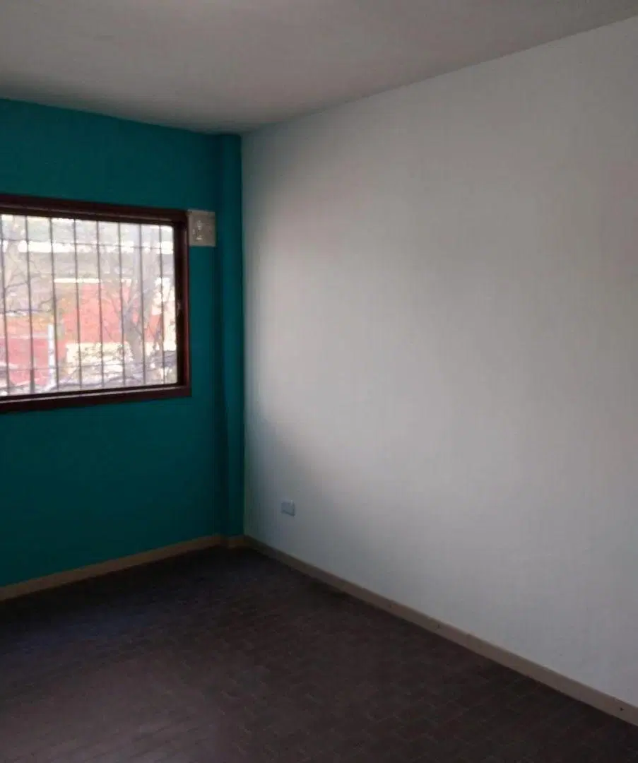 Departamento tipo PH de 34 m² a reciclar, al frente, terraza propia en Chacarita. 2