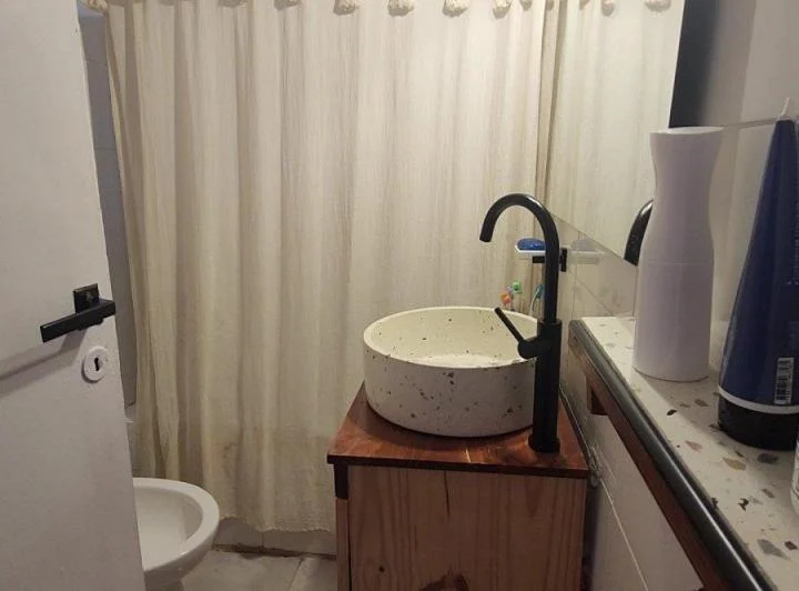 Venta departamento dos dormitorios  en República de la sexa. 2