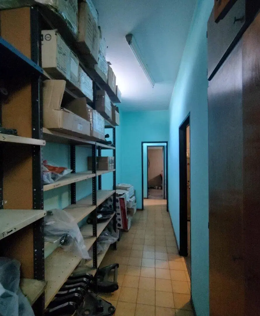 LOCAL COMERCIAL VIDRIADO - 370 m2 Cubiertos 3