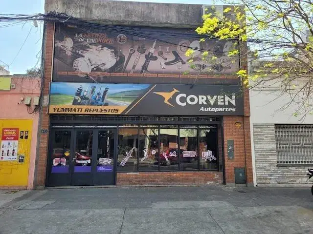 LOCAL COMERCIAL VIDRIADO - 370 m2 Cubiertos 5