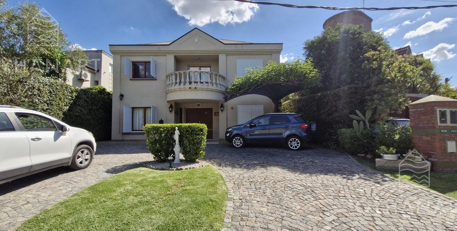 Espectacular casa en Banco Provincia con detalles únicos