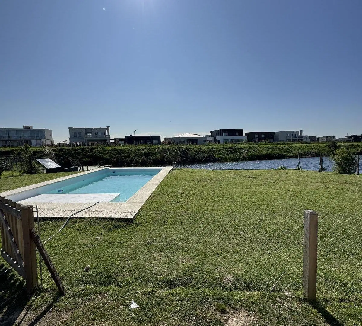 Casa a estrenar en El Canton Golf con Pileta 2