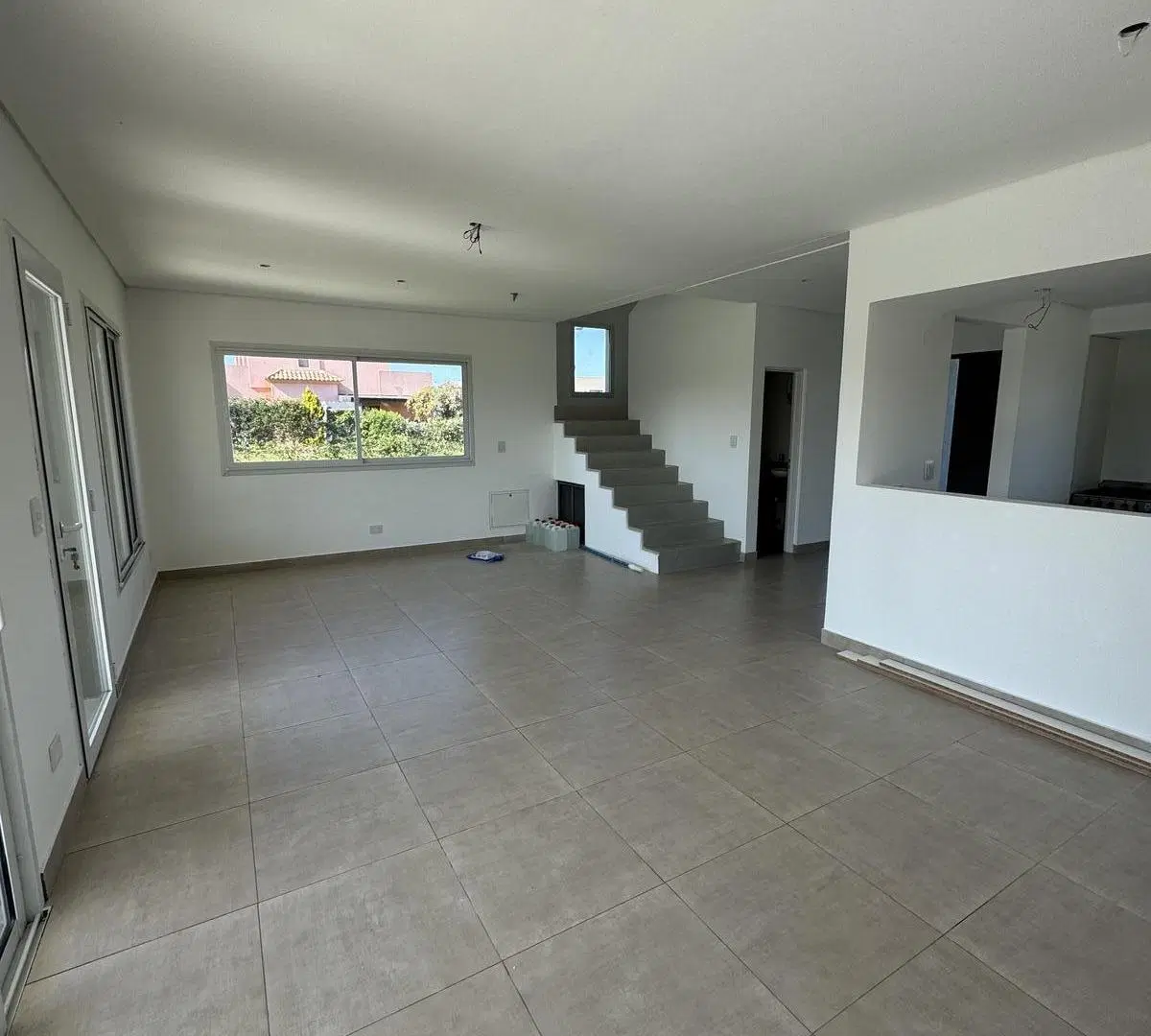 Casa a estrenar en El Canton Golf con Pileta 4