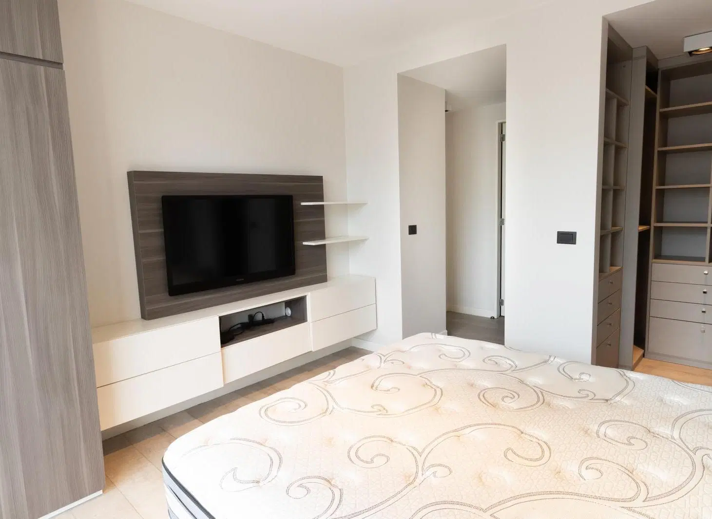 Penthouse De Lujo Con Terraza Y Jacuzzi Privado En La Mejor Zona Del Doho. Full Amenities. Cochera. 3