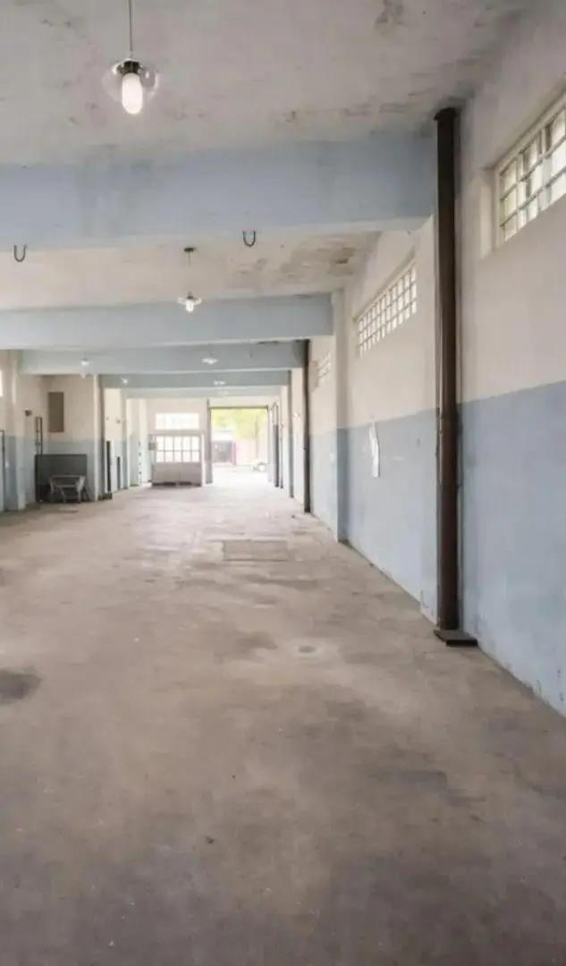 Excelente. Local comercial. Depósito 3