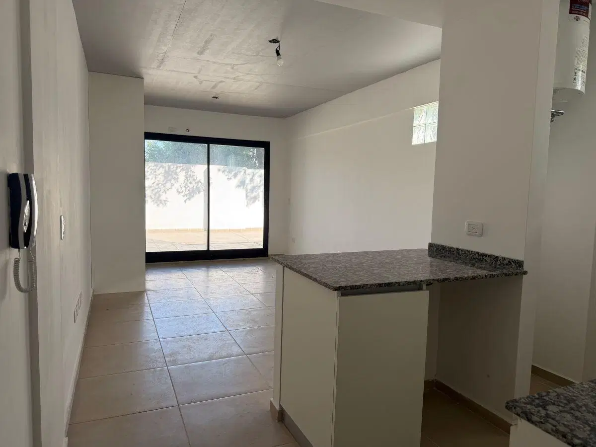 A estrenar Gran MOnoambiente con Patio y cochera 5