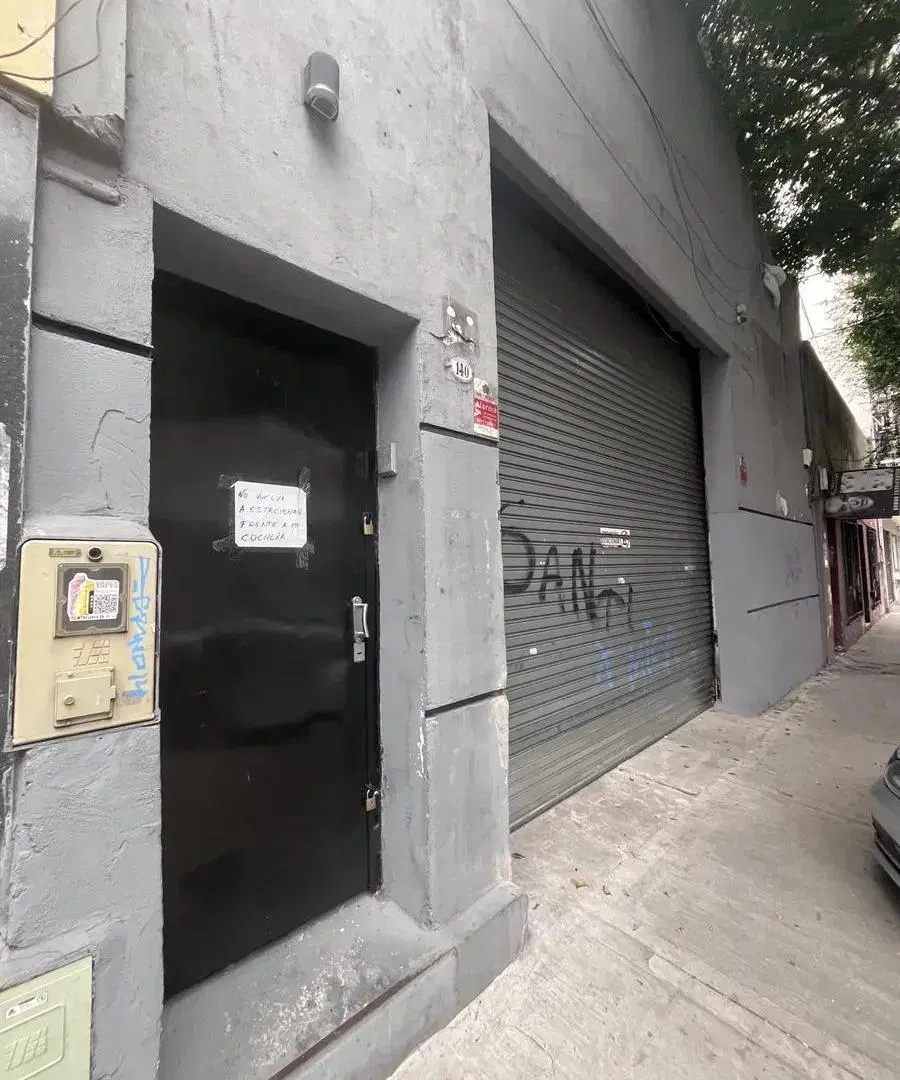 Amplio y cómodo galpón comercial en Villa Crespo 1