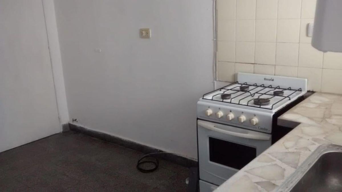 Foto de Corrientes 2232 2B ( Disponible para principio de Julio ), imagen 2