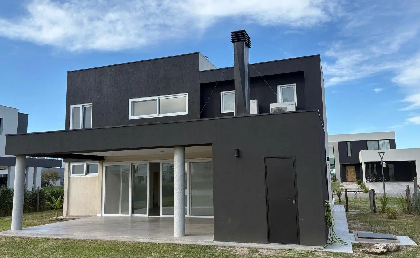 Casa 5 ambientes a la laguna con una vista unica! 2