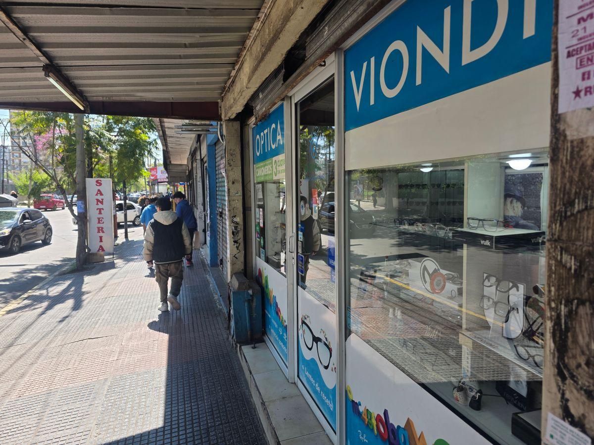 Foto de Alquiler de Local comercial en Lanus Este, imagen 1