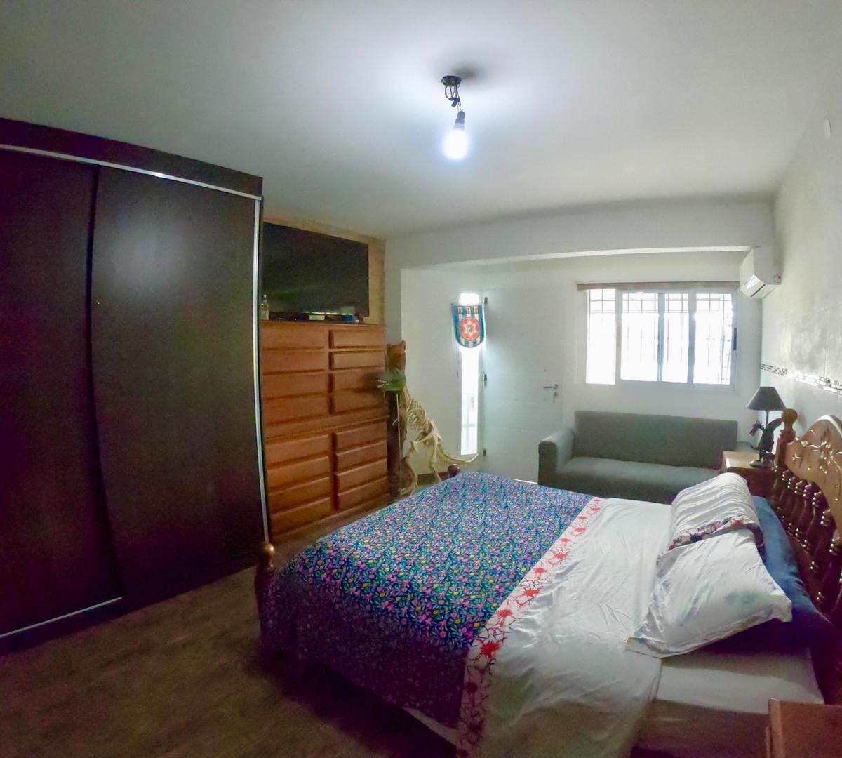Foto de Vivienda multifamiliar. Amplios ambientes y garage., imagen 5