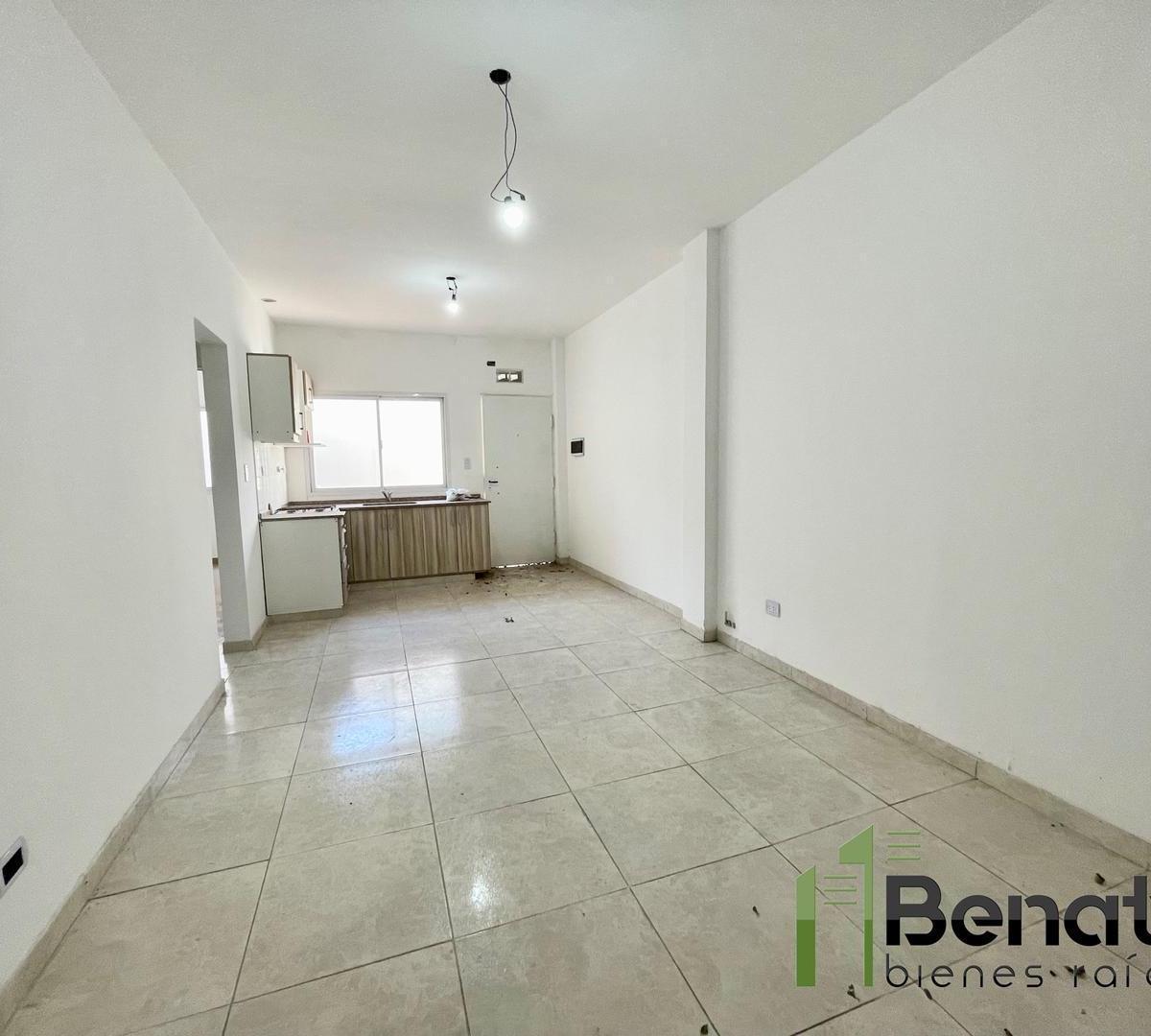 Dpto de 3 amb. interno con terraza propia. SIN EXPENSAS