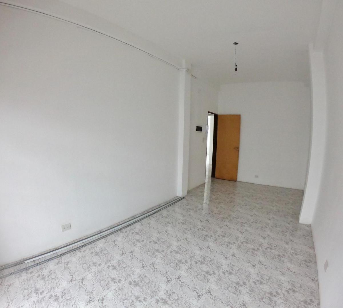 EXCELENTE INMUEBLE (VIVIENDA, LOCAL COMERCIAL Y OFICINAS)