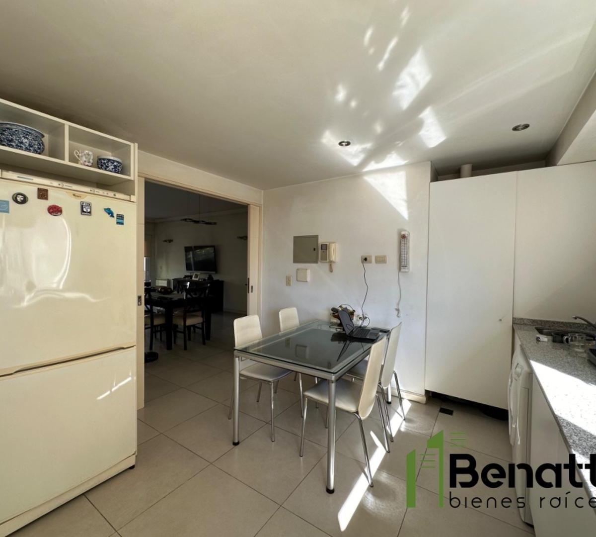 DEPARTAMENTO SEMIPISO 4 AMBIENTES CON UNA COCHERA EN VENTA