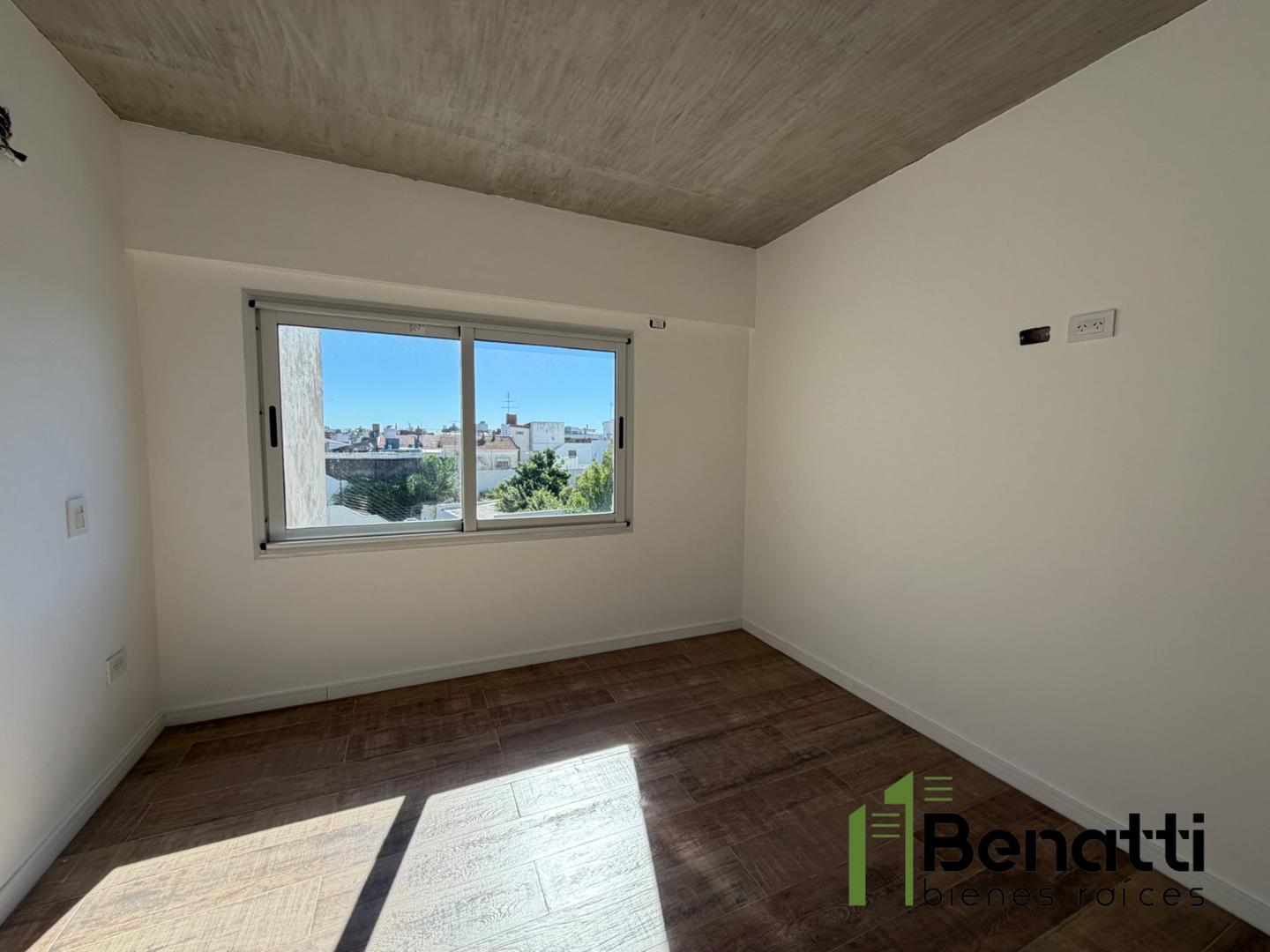 Foto de Departamento DOS AMBIENTES AL FRENTE con balcón en alquiler, imagen 3