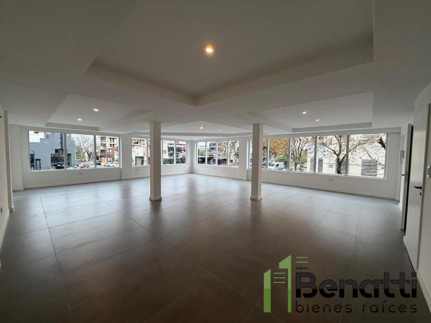 OFICINA COMERCIAL A ESTRENAR. 126 M2 TOTALES 4