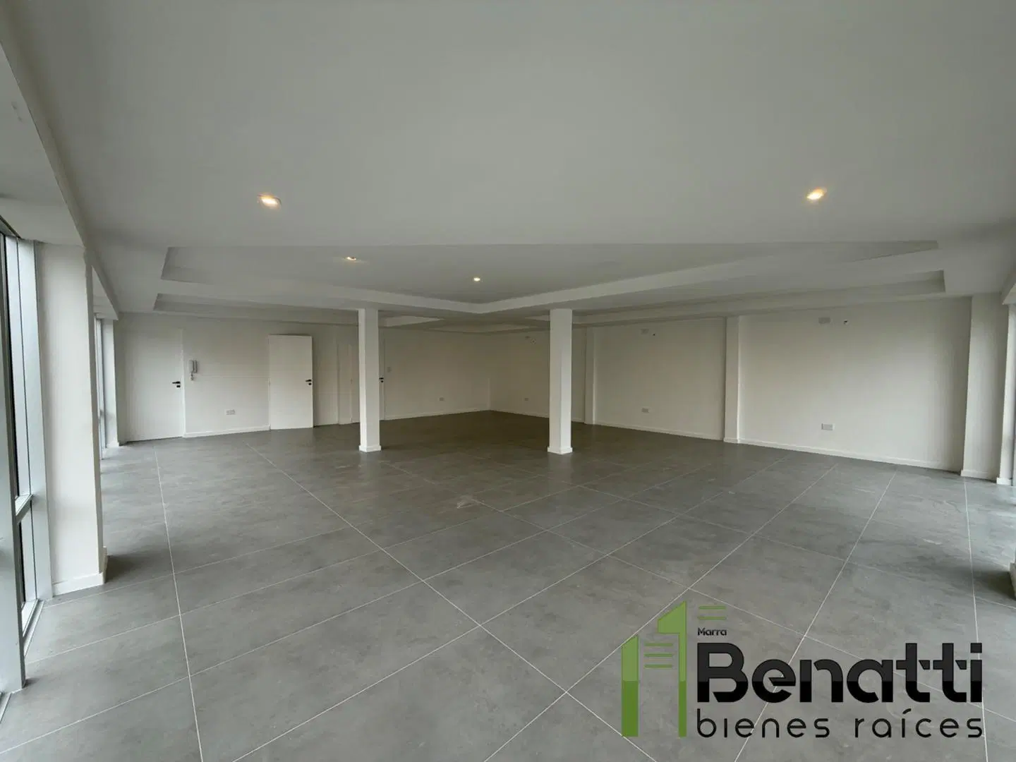 OFICINA COMERCIAL A ESTRENAR. 126 M2 TOTALES 2