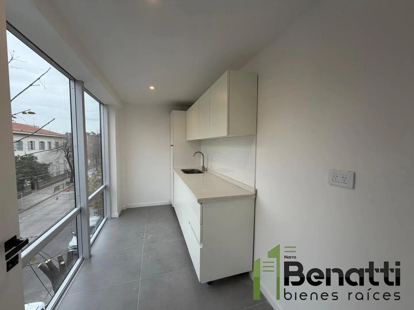 OFICINA COMERCIAL A ESTRENAR. 126 M2 TOTALES 4