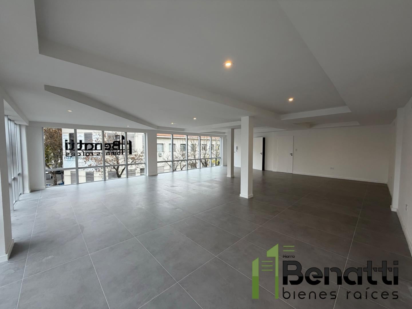 OFICINA COMERCIAL A ESTRENAR. 126 M2 TOTALES