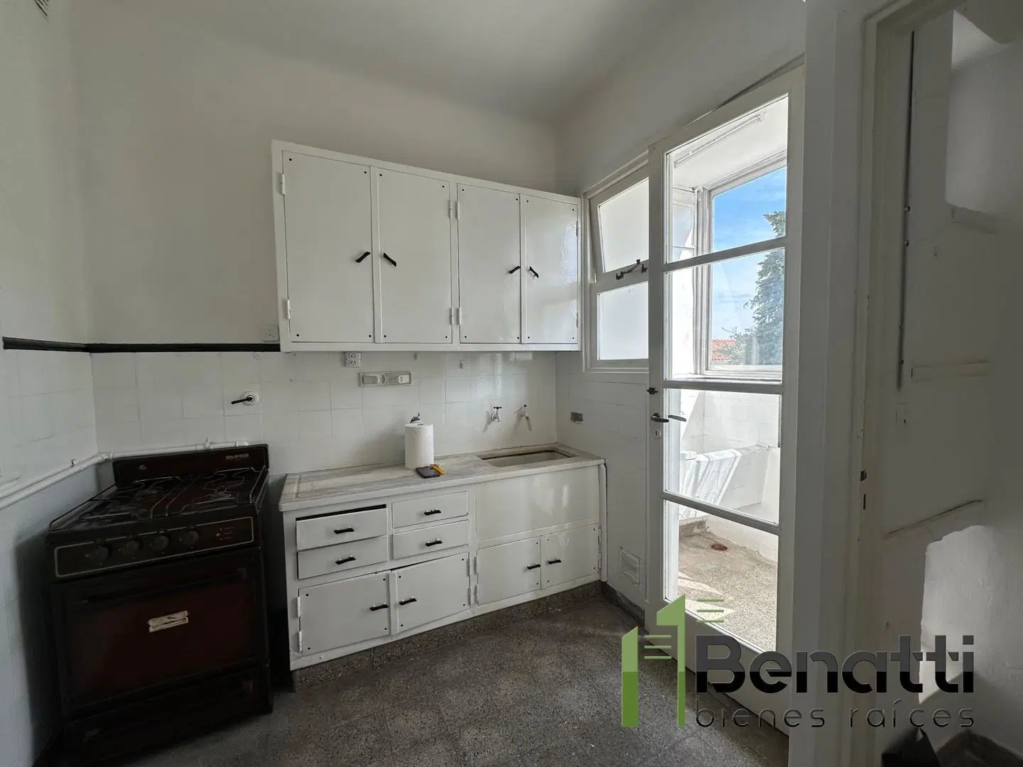 Dpto.3 amb en VENTA c/balcón al fte. vista a plaza Guemes 2