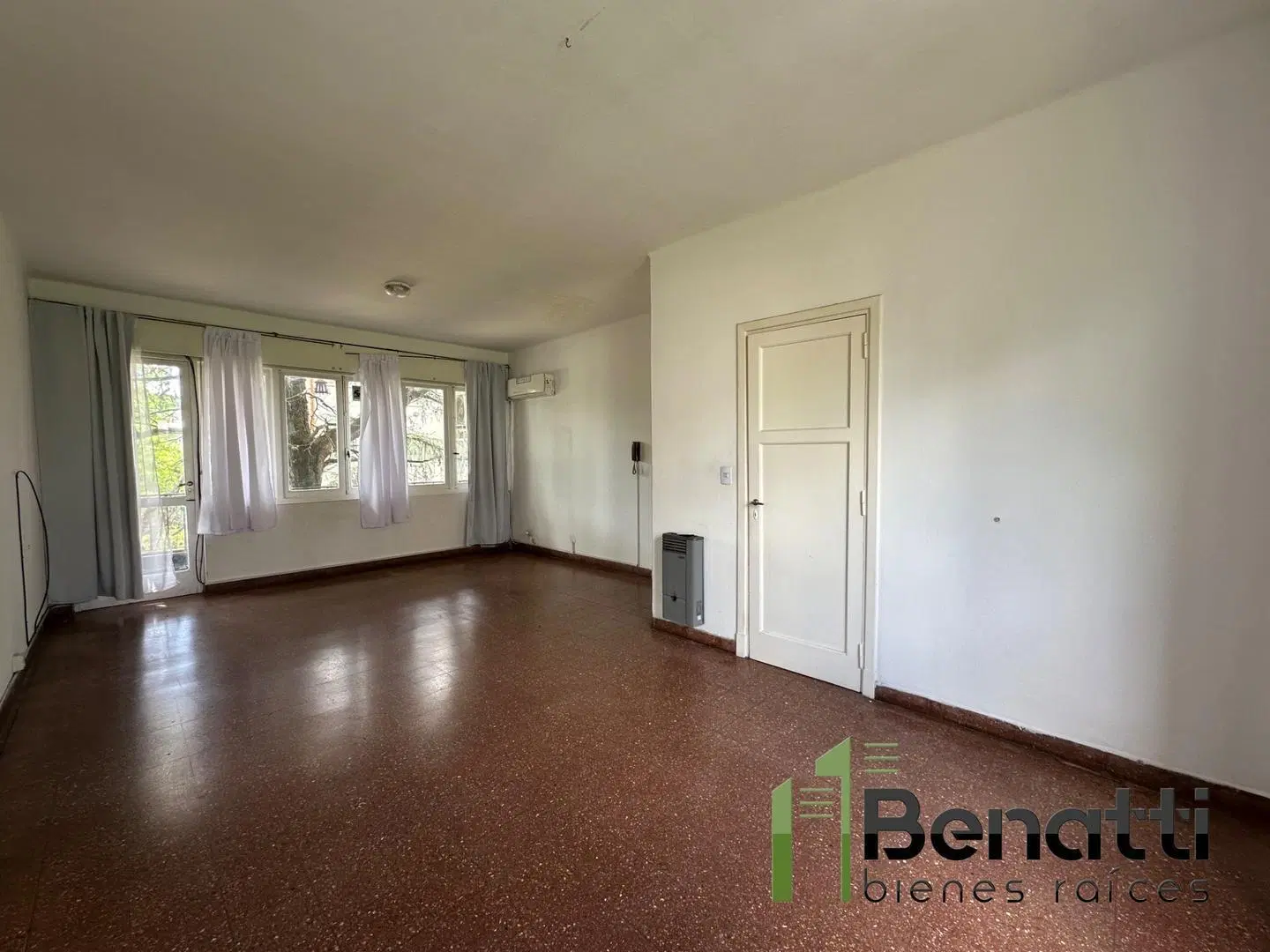 Dpto.3 amb en VENTA c/balcón al fte. vista a plaza Guemes 1