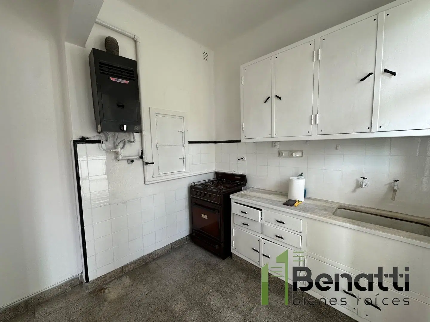Dpto.3 amb en VENTA c/balcón al fte. vista a plaza Guemes 4