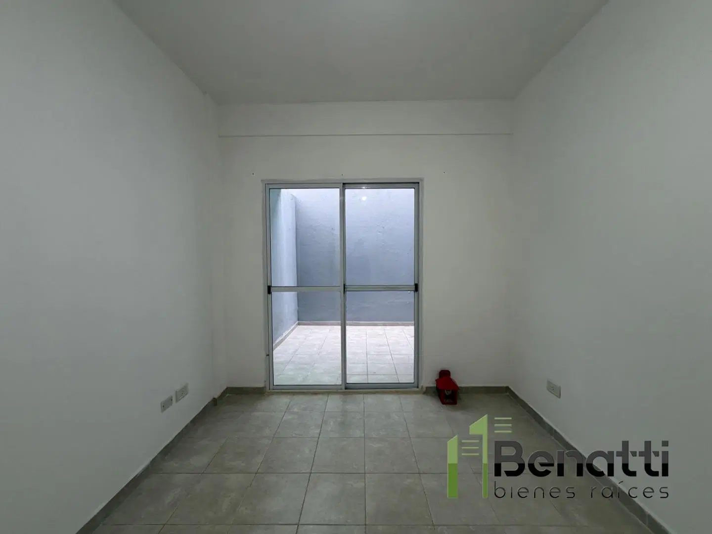 Dpto 2 ambientes en planta baja CON PATIO. 2