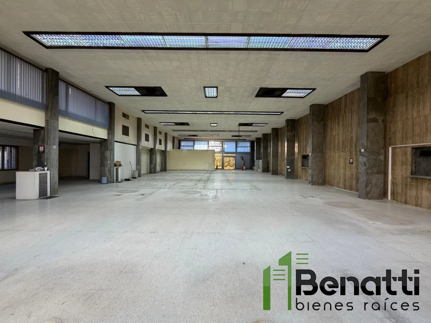 UNICA PROPIEDAD.VENTA EN BLOCK. 2 TERRENOS. LOCAL+OFIC+DPTOS 4