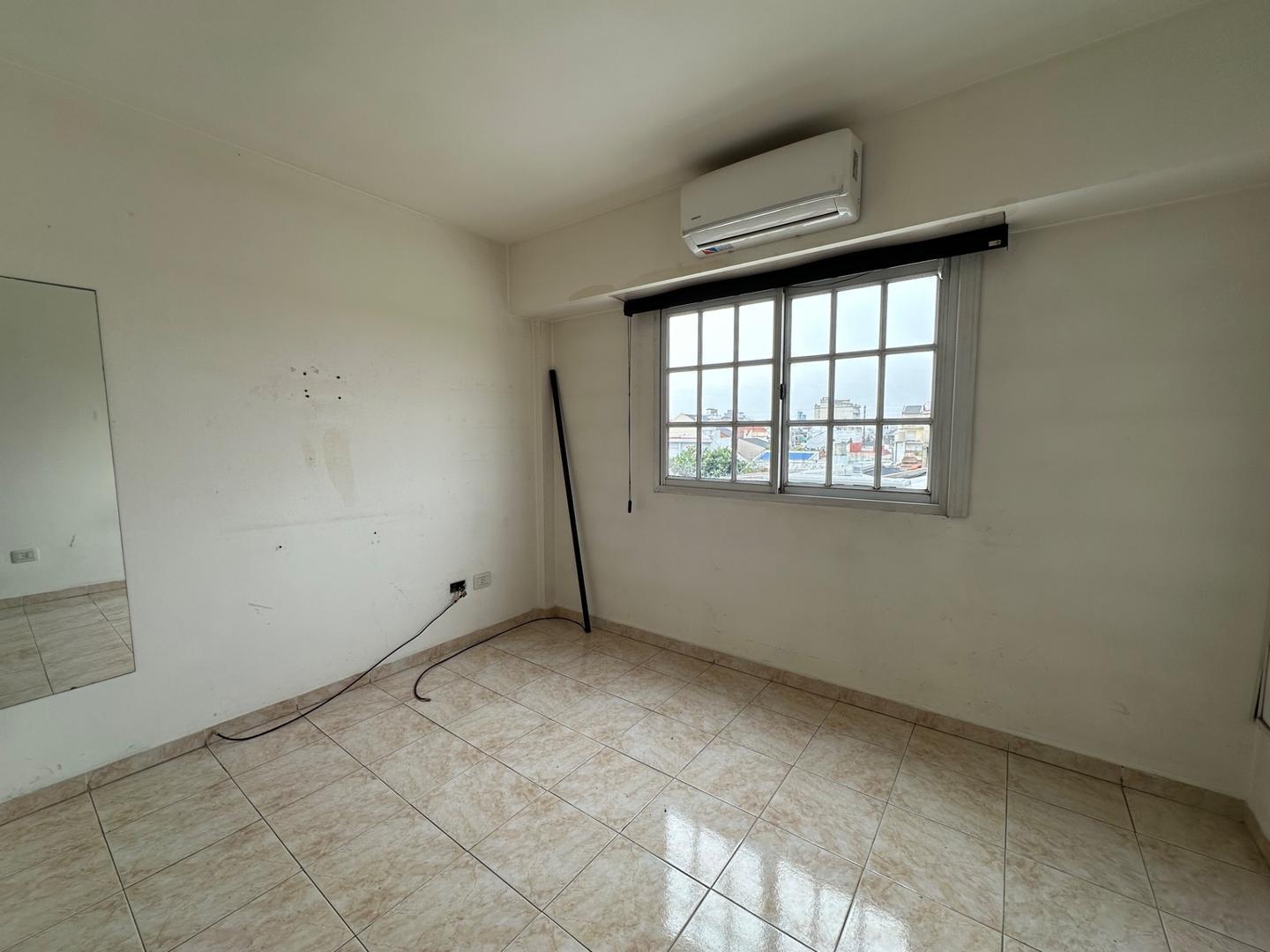 Foto de Departamento 3 amb. en ALQUILER c/balcón terraza y cochera, imagen 5