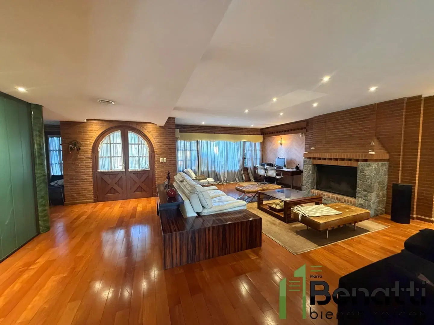 CASA 5 AMBIENTES EN VENTA CON PILETA Y COCHERAS. MATADEROS 5
