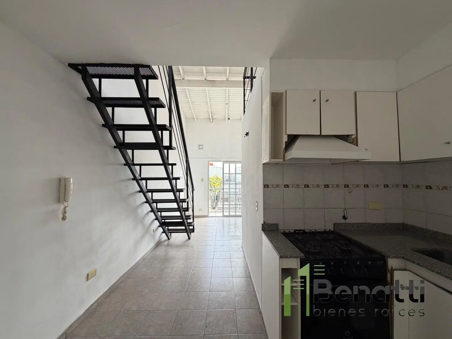 Departamento tipo loft 2 ambientes con balcón en alquiler 1