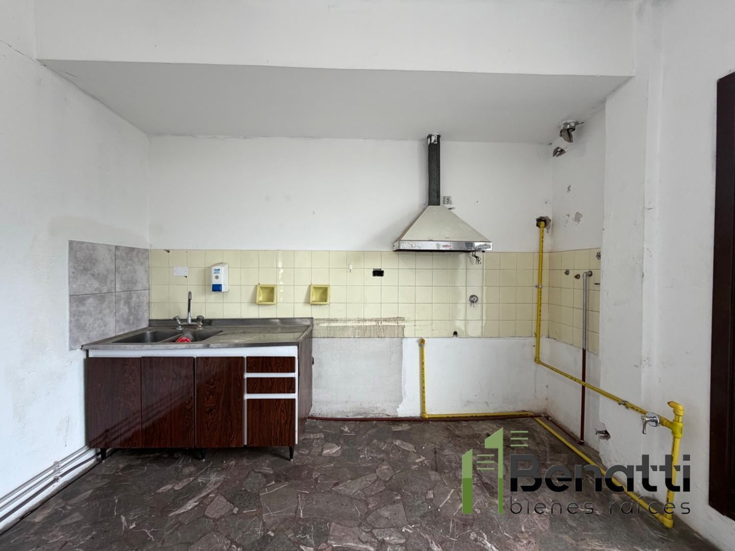 Foto de Amplio local en ochava de 227m2, imagen 4