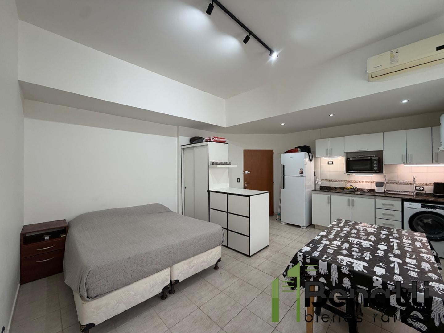 Foto de Departamento monoambiente en VENTA- Excelente ubicación, imagen 2