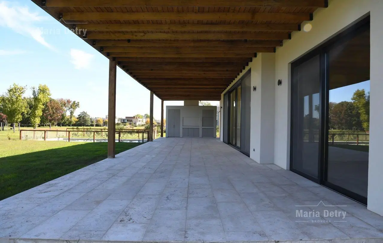 Casa en venta Pilará Milord al polo 4 dormitorios 4