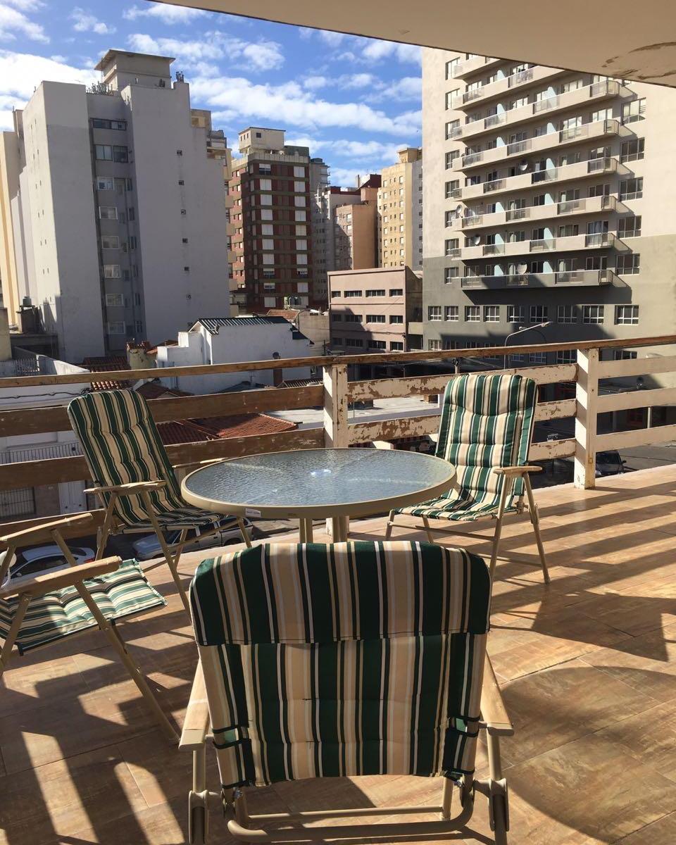 Excelente Semi Piso con Amplio Balcon Terraza Al Frente. 2