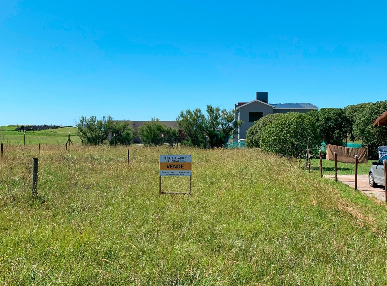 Lote en parque bristol sobre Av. del Golf.