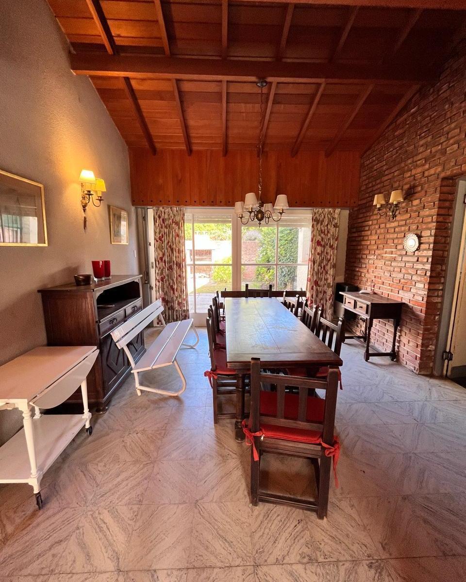 Chalet en Venta en Excelente Ubicacion Miramar 2