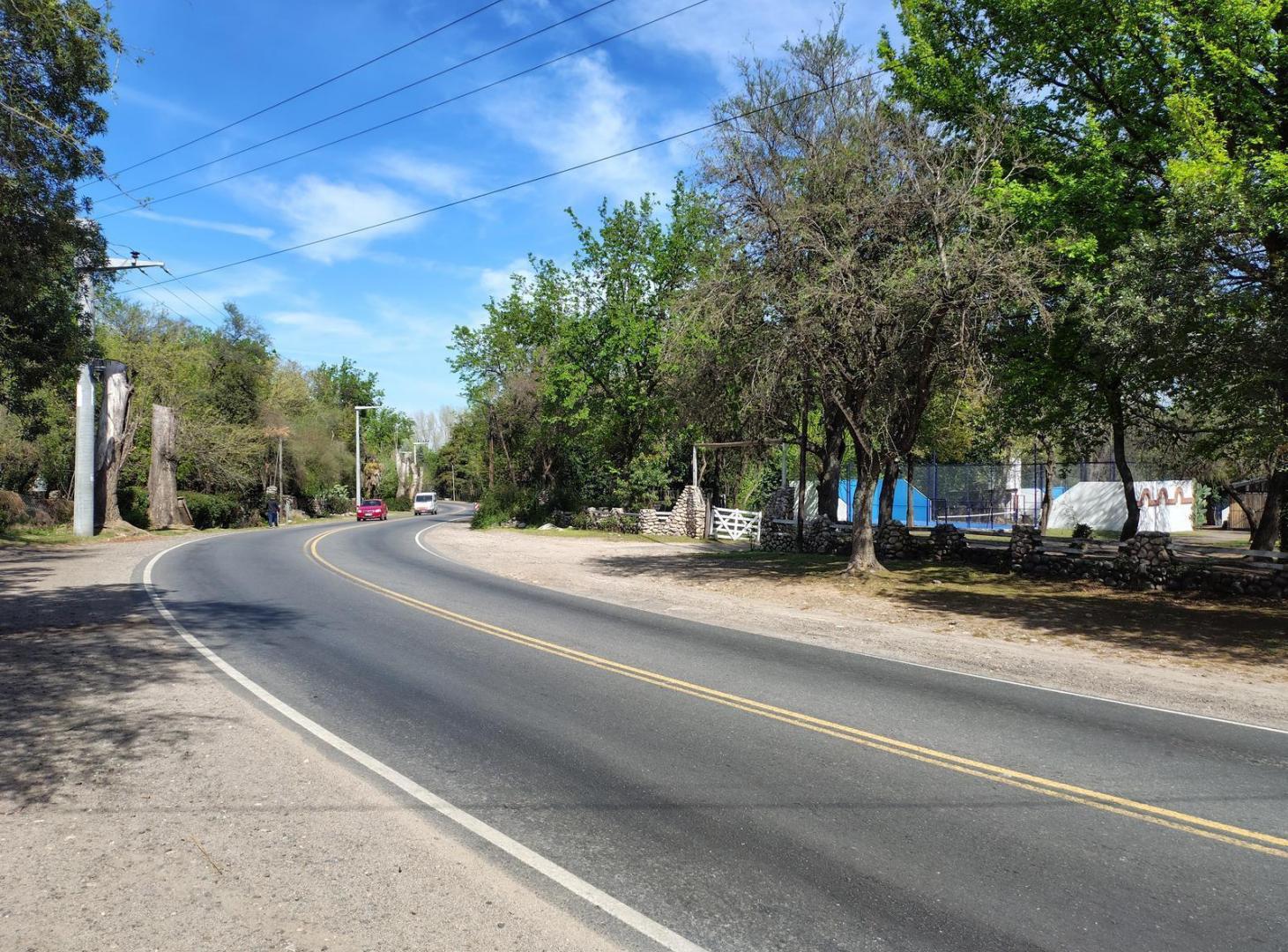 Foto de Venta Propiedad de 2 Ha. con Bosque y Arroyo, Gran salón, 2 casas y, imagen 2