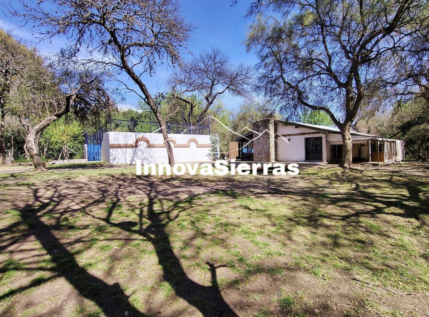 Venta Propiedad de 2 Ha. con Bosque y Arroyo, Gran salón, 2 casas y pádel | Villa de Las Rosas