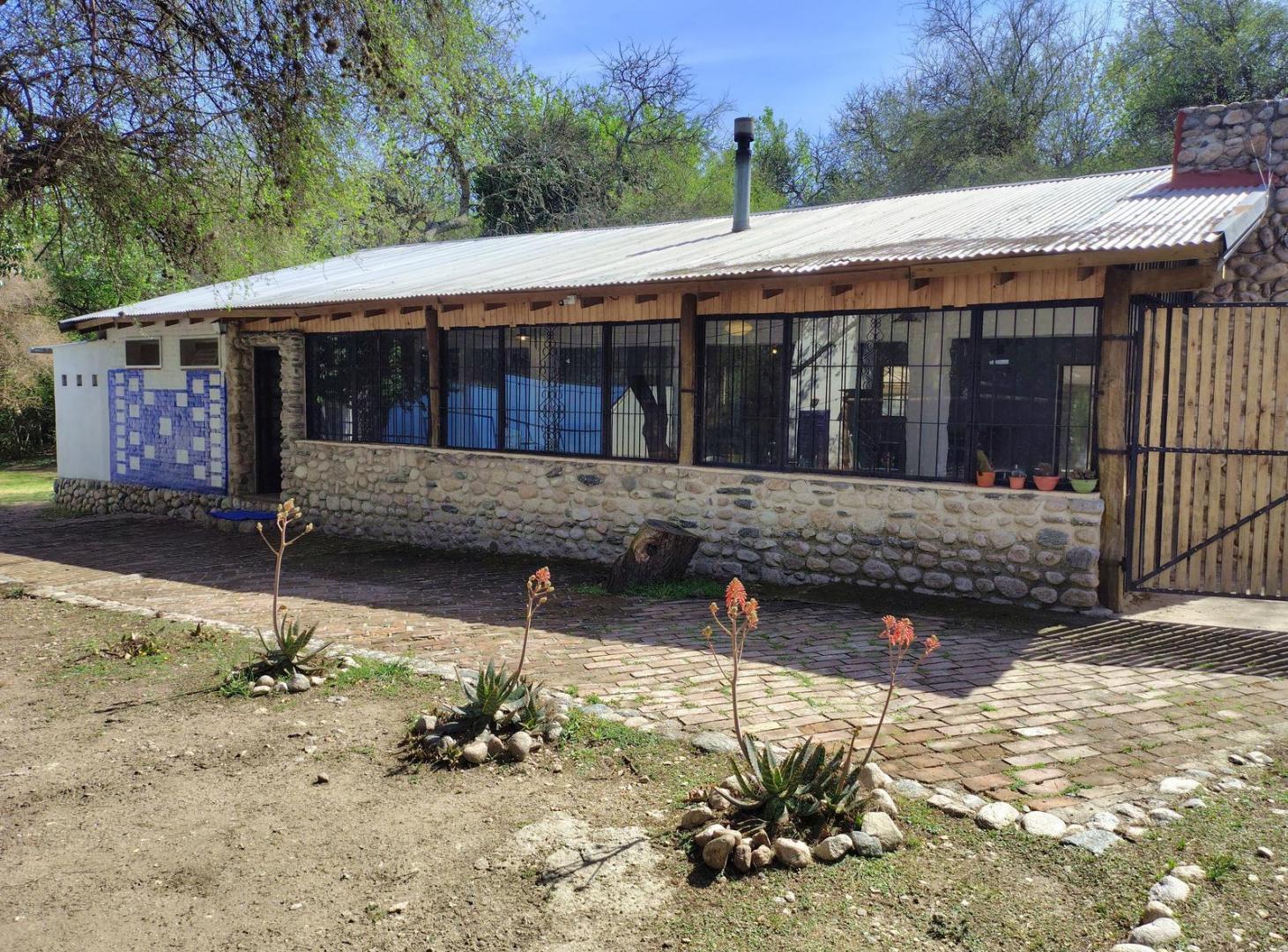 Foto de Venta Propiedad de 2 Ha. con Bosque y Arroyo, Gran salón, 2 casas y, imagen 5