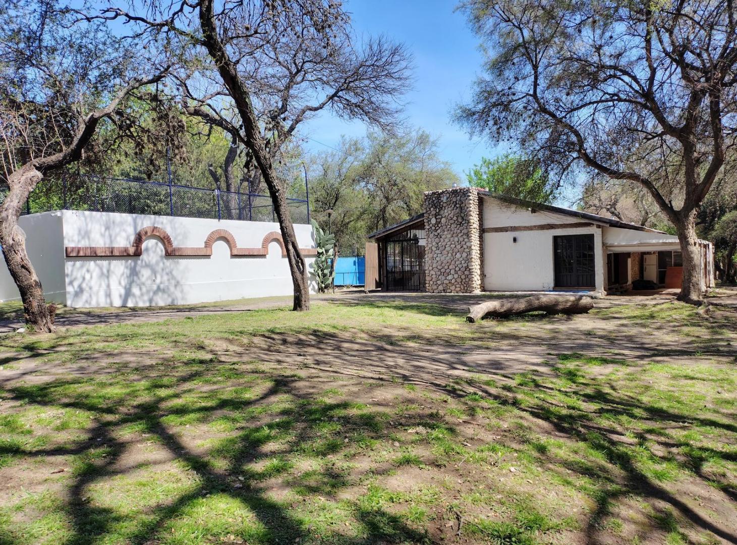 Foto de Venta Propiedad de 2 Ha. con Bosque y Arroyo, Gran salón, 2 casas y, imagen 3
