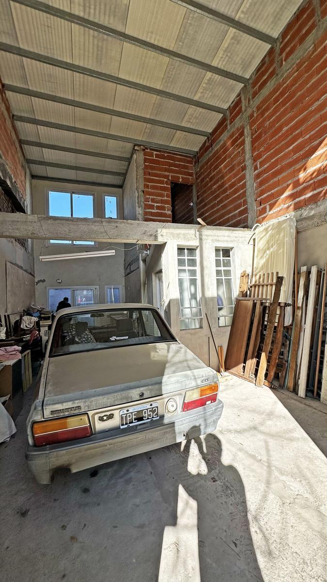 Casa a Terminar en Goldaracena Casi Maipú 4